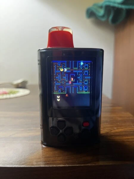 nuevo pod desechable v play nicotina | ahora con pantalla para video juegos e indicador de carga y líquido | hasta 20,000 puffs y 25 ml de nicotina de sales | varios sabores