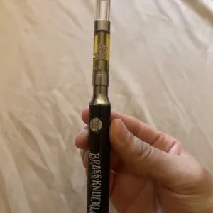 batería brass knuckles de 900 mah y voltaje ajustable | rosca 510