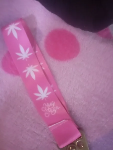 HUG HIGH | NEVER LOST KEY STRAP | PINK LEAF photo review